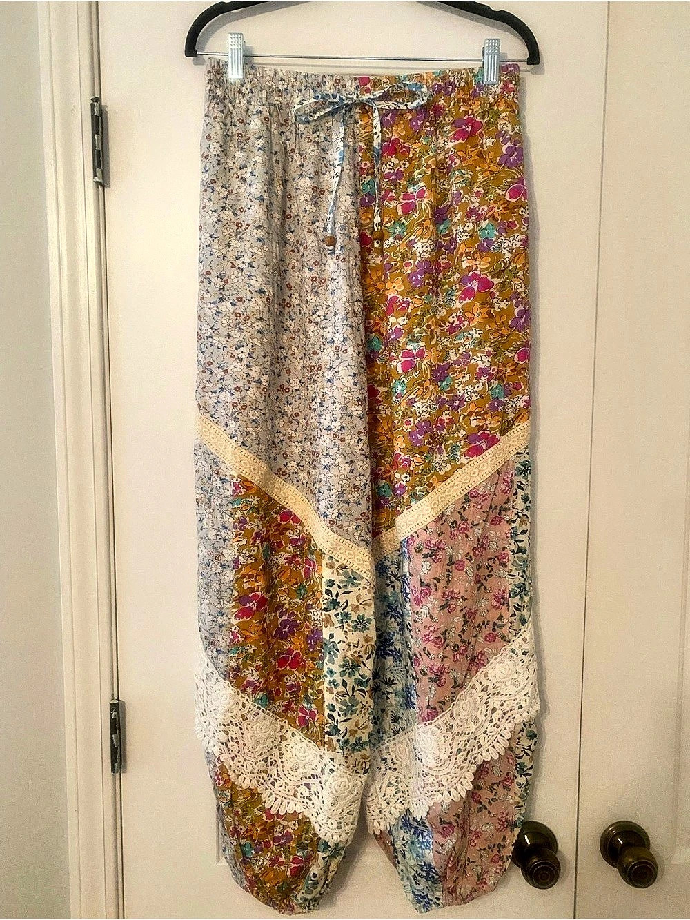 Young Threads Floral Wide Leg with jogger bottom pants in Multicolor Large NWT